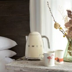 Smeg KLF03CRUK 50's Style Retro Kettle - Cream -Chic Household Items 1346457 R Z005A