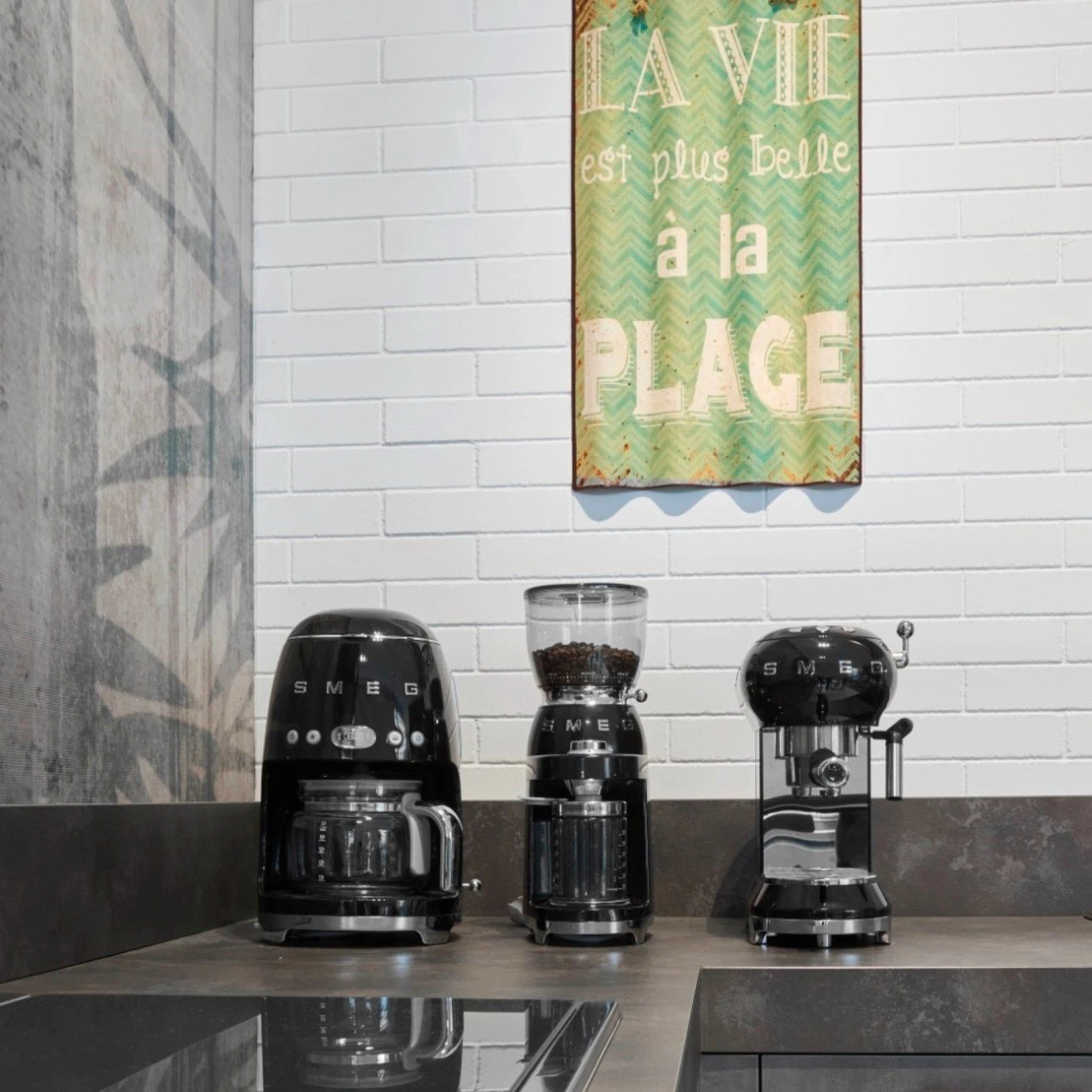 Smeg DCF02BLUK Retro Drip Filter Coffee Machine - Black 6 Smeg DCF02BLUK Retro Drip Filter Coffee Machine - Black - Image 6