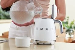 Smeg KLF05WHUK 50's Style Retro Mini Kettle - White -Chic Household Items 1346787 R Z009A