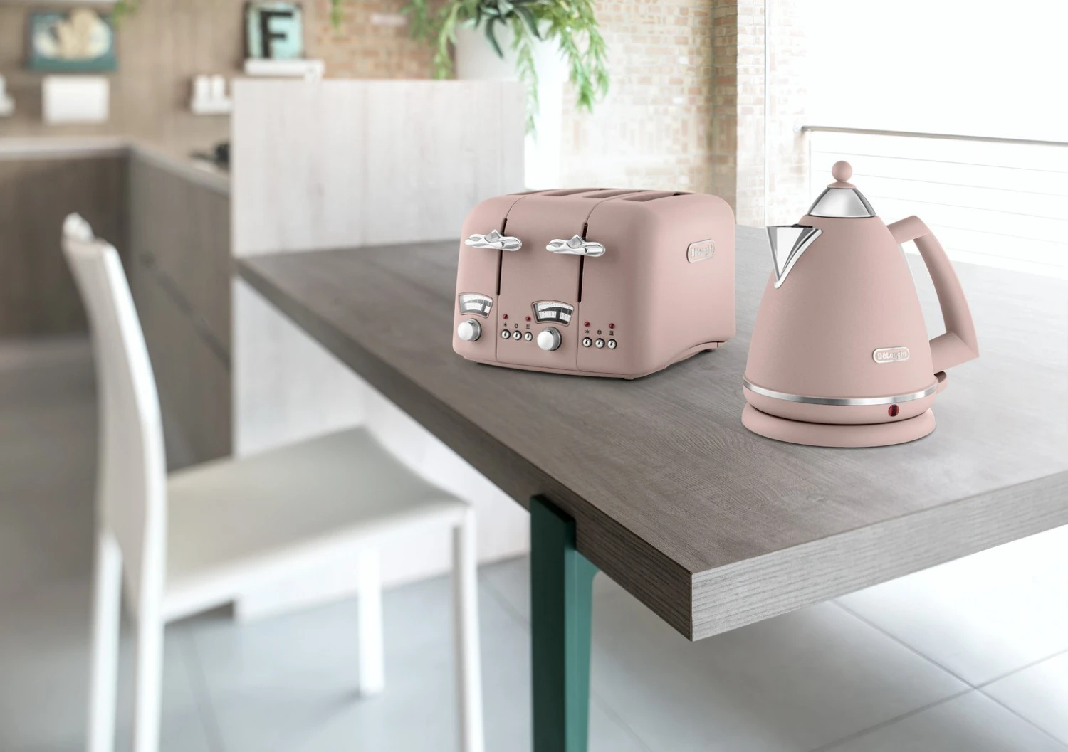 De'Longhi CT04.PK Argento Flora 4 Slice Toaster - Pink 6 De'Longhi CT04.PK Argento Flora 4 Slice Toaster - Pink - Image 6