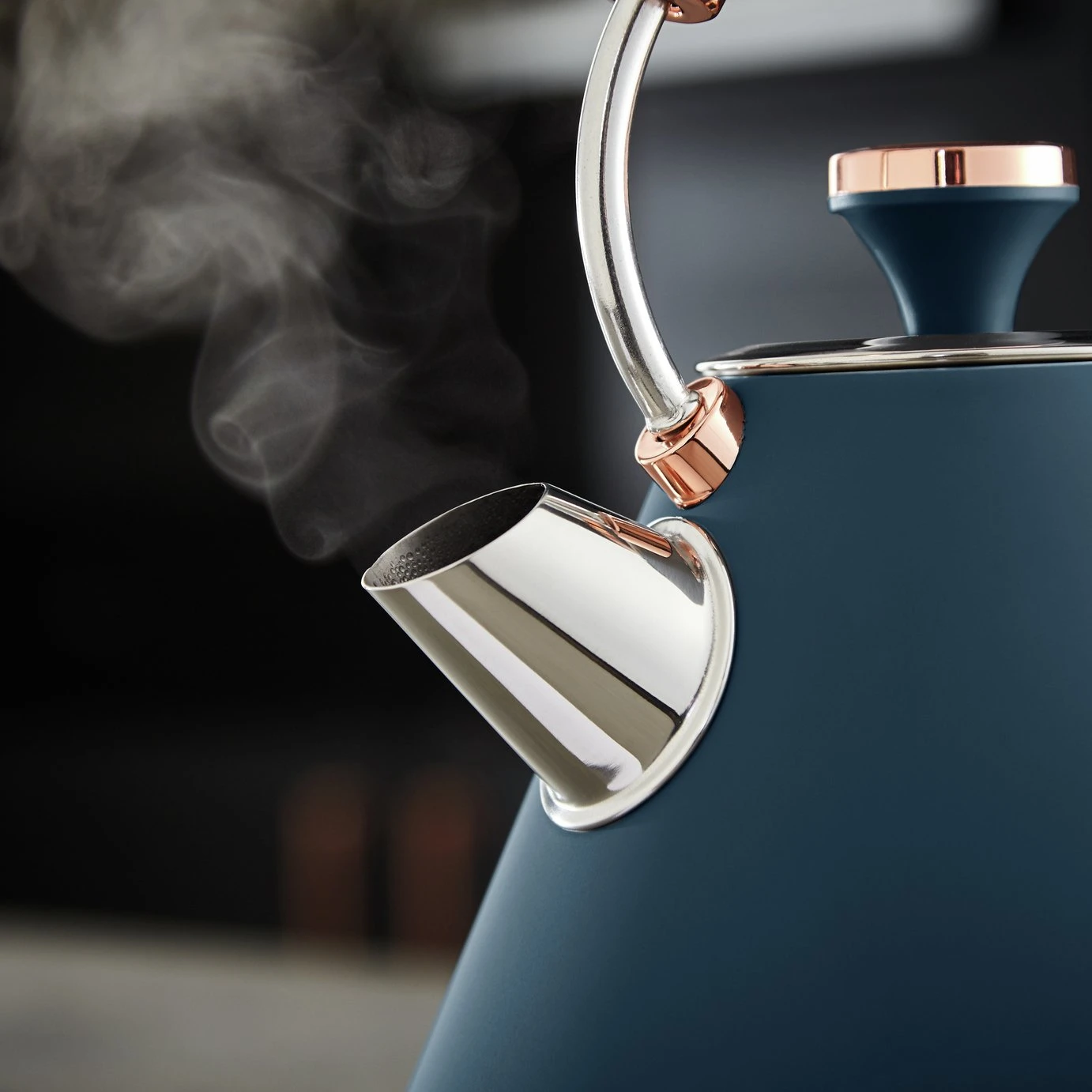 Tower T10044MNB Cavaletto Kettle - Midnight Blue 2 Tower T10044MNB Cavaletto Kettle - Midnight Blue - Image 2