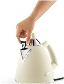 De'Longhi KBX3016.BG Argento Flora Kettle - Beige -Chic Household Items 7453454 R Z005A