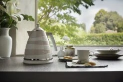 De'Longhi KBAC3001.W Avvolta Kettle - White & Grey -Chic Household Items 8687463 R Z006A