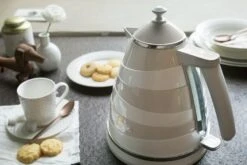 De'Longhi KBAC3001.W Avvolta Kettle - White & Grey -Chic Household Items 8687463 R Z008A