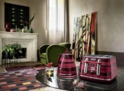 De'Longhi KBAC3001.R Avvolta Kettle - Red -Chic Household Items 8817934 R Z005A