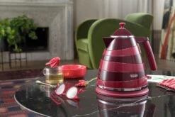 De'Longhi KBAC3001.R Avvolta Kettle - Red -Chic Household Items 8817934 R Z006A