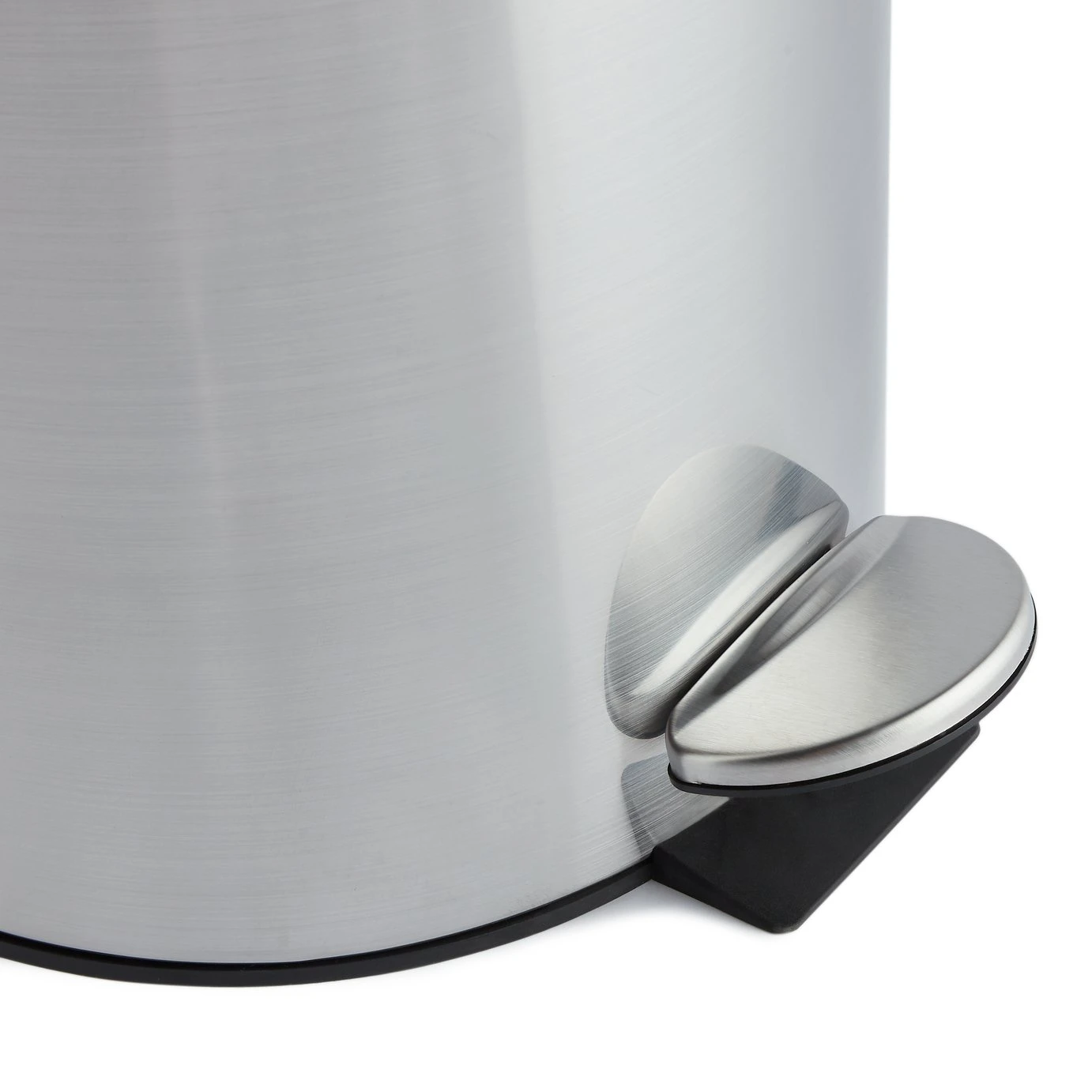 Habitat 30 Litre Domed Pedal Bin - Silver 4 Habitat 30 Litre Domed Pedal Bin - Silver - Image 4