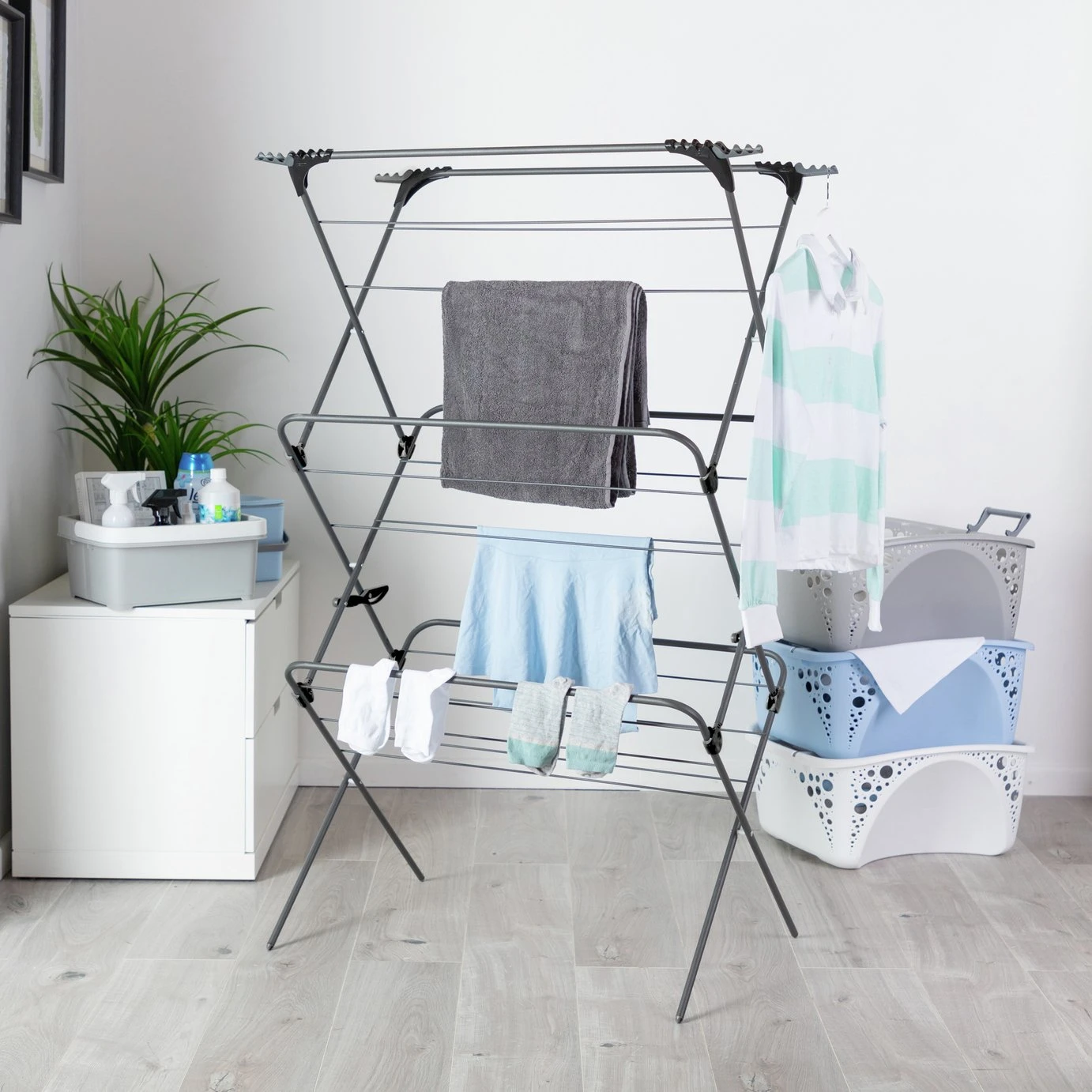 Minky Sure Grip 21m 3 Tier Extra Wide Indoor Airer 3 Minky Sure Grip 21m 3 Tier Extra Wide Indoor Airer - Image 3